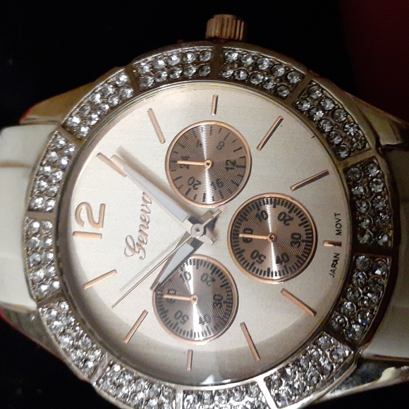 GENEVA SILICONE BAND WATCH W/ RHINESTONE BEZELS - Picture 10 of 10